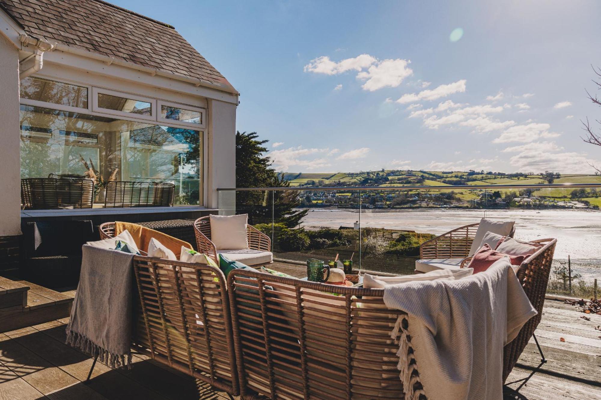 The Curlews - Waterside, Boutique With 360 Views And Hydropool Holiday home *