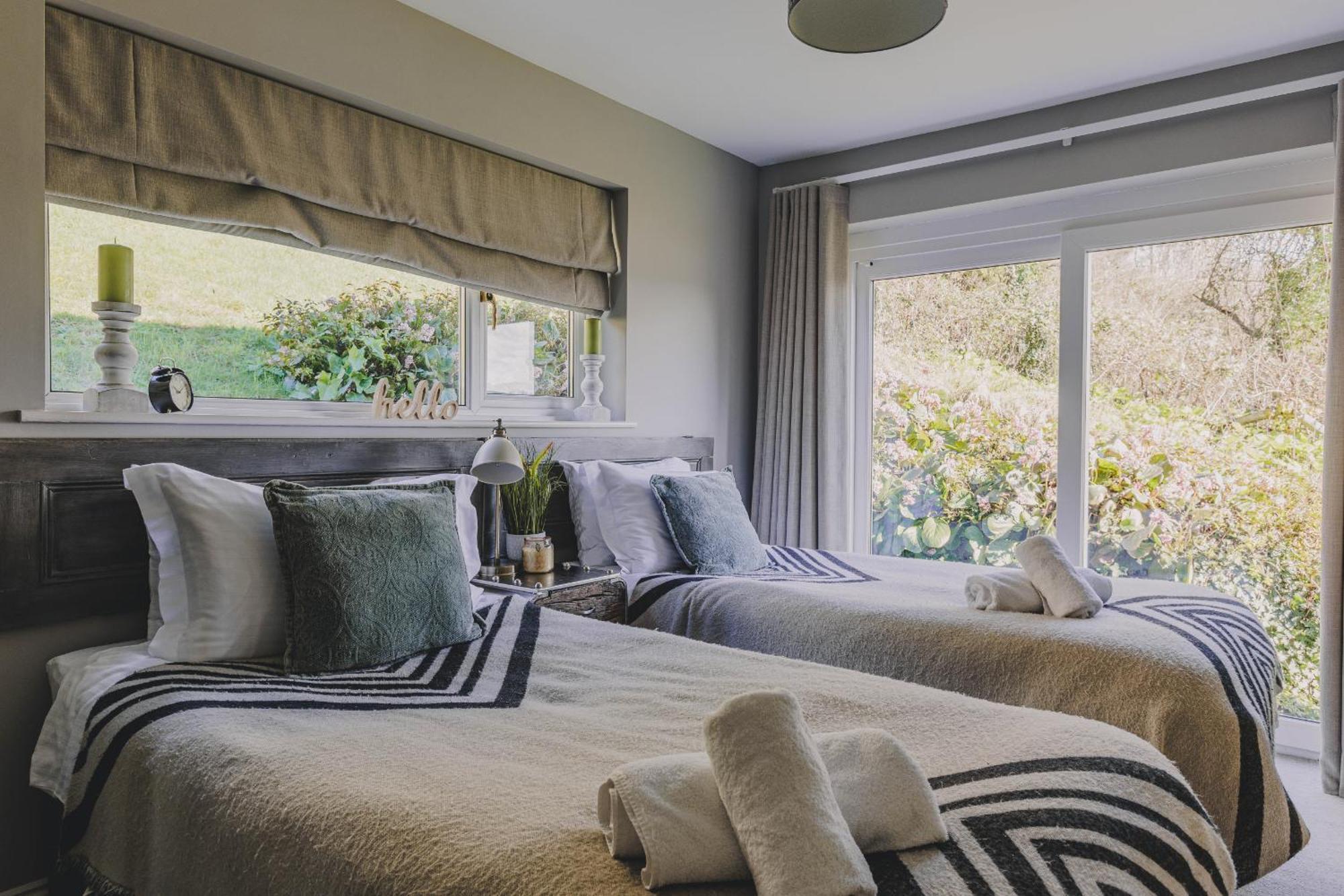 The Curlews - Waterside, Boutique With 360 Views And Hydropool Holiday home *